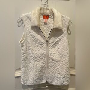 Hearts of Palm Stylish White Quilted Vest with Plush Collar